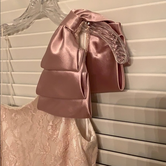 Shoulder bow detail dress - Picture 2 of 3